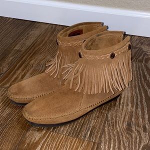 Minnetonka, Camel fridge booties